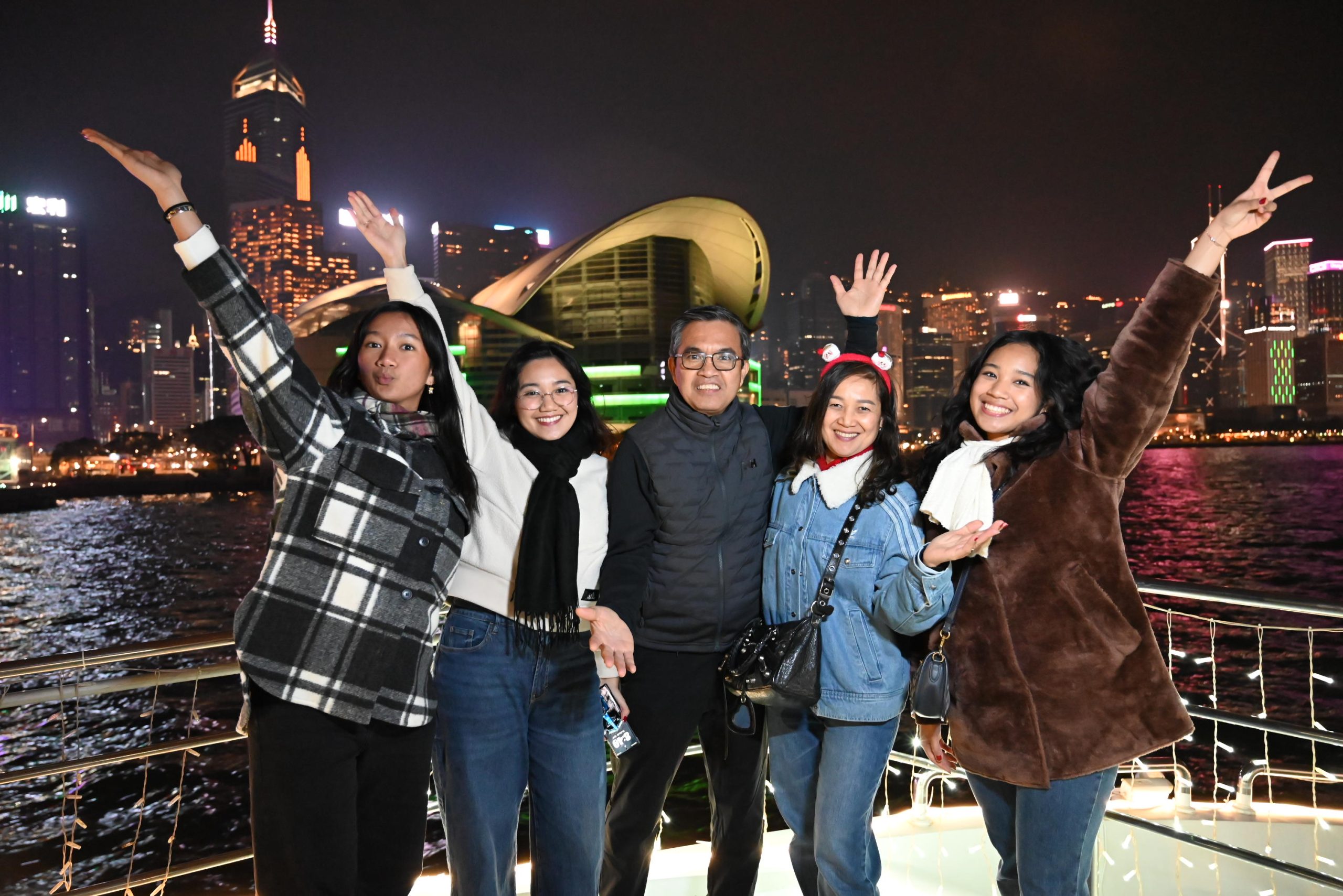 Happy Hour Harbour Tour Hong Kong